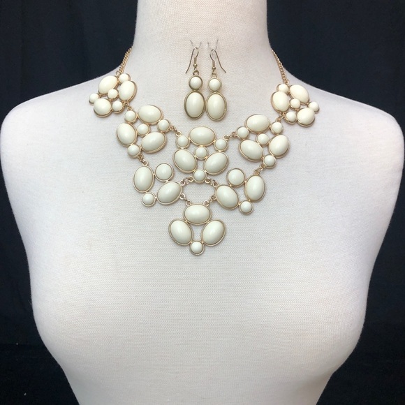 Large Ivory Oval Cluster Bib Necklace Earring Set - Picture 3 of 3